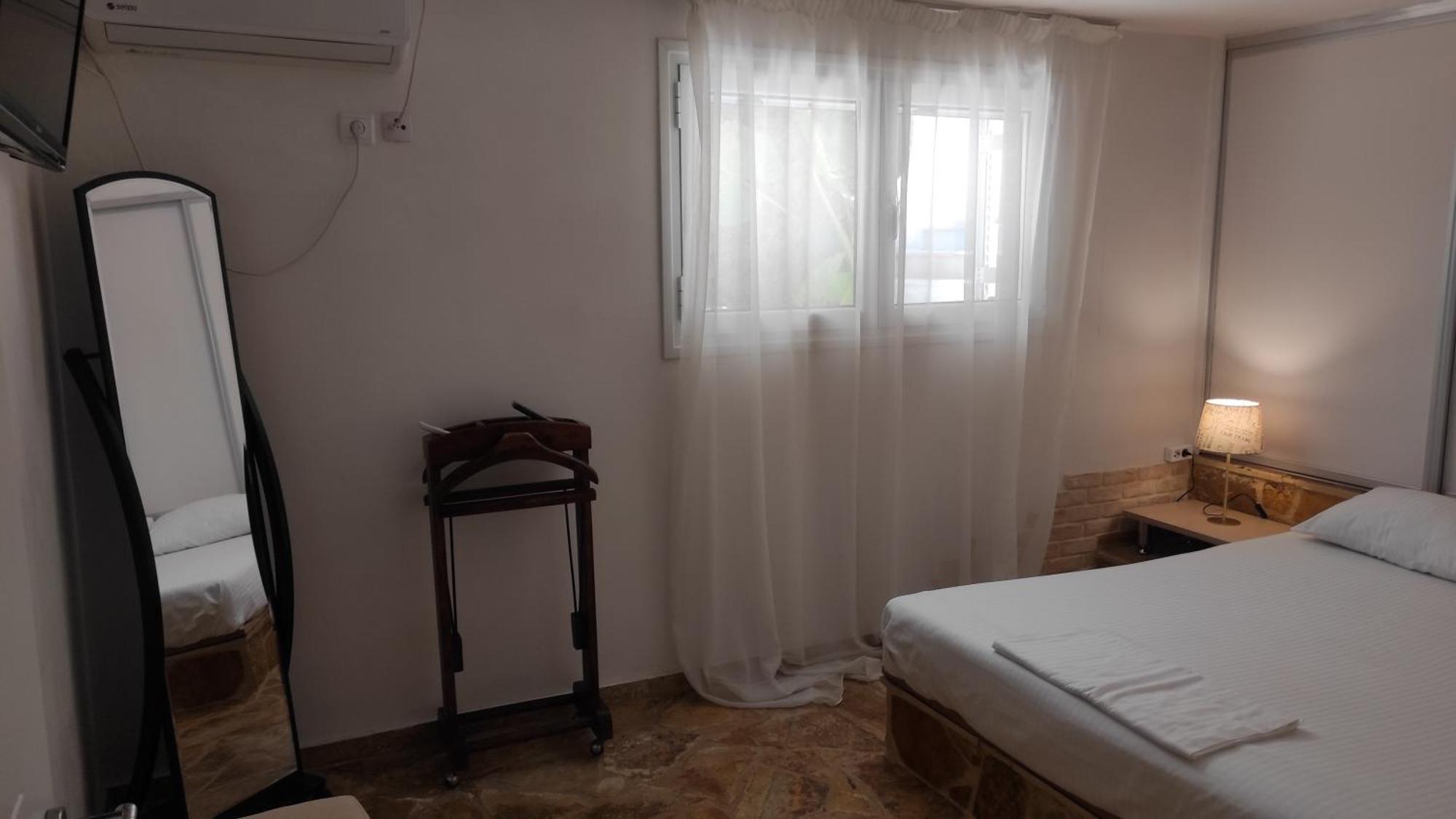 Apartment With Private Pool Kiáton 外观 照片