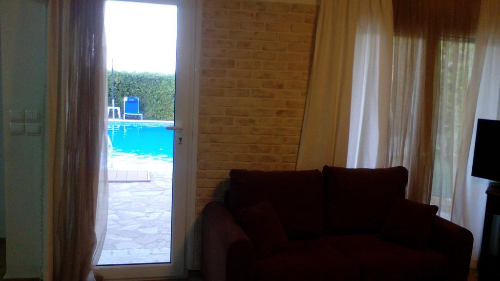Apartment With Private Pool Kiáton 外观 照片