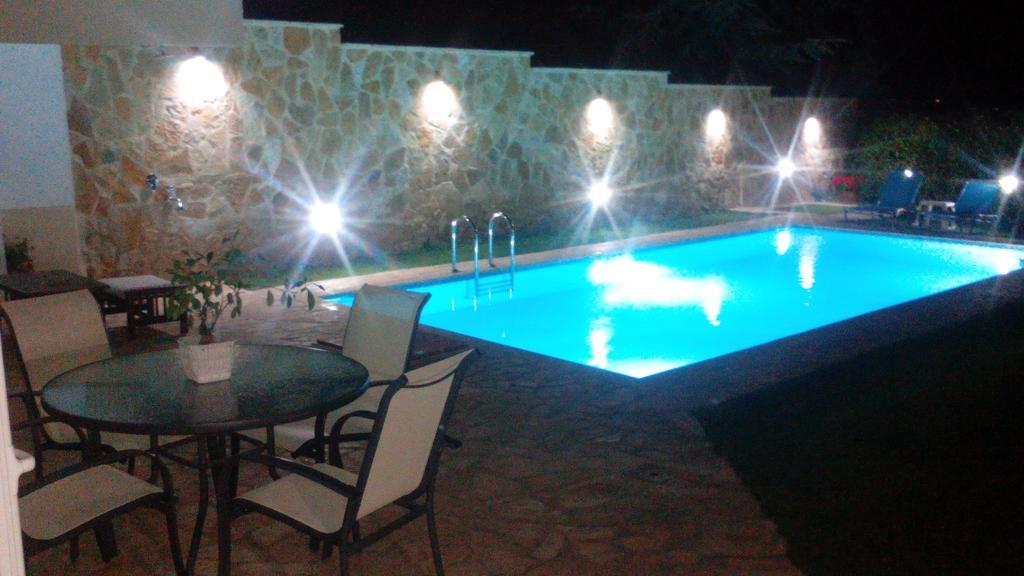 Apartment With Private Pool Kiáton 外观 照片