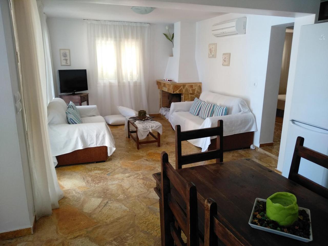 Apartment With Private Pool Kiáton 外观 照片